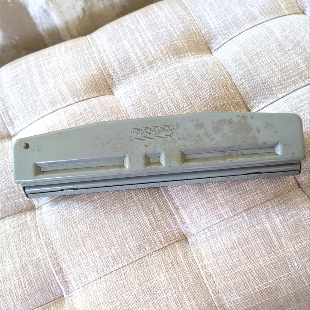 PUNCHODEX GRAY No P-49 ADJUSTABLE 3 HOLE PUNCH FROM ZEPHYR U.S.A